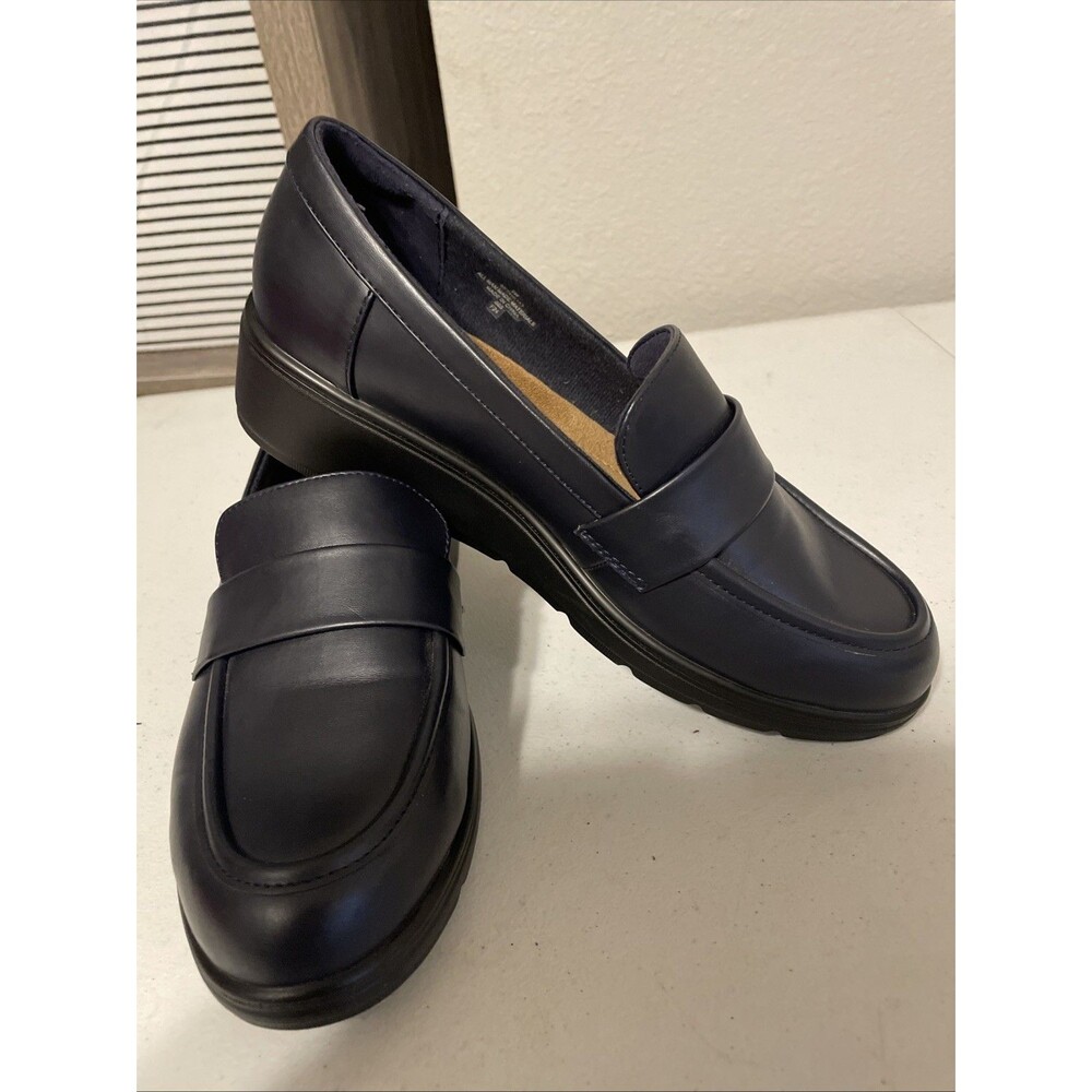 Easy Spirit Women's Loafers 9 Wide Navy blue Leather EUC